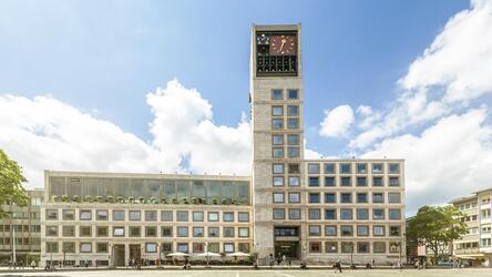 Das Stuttgarter Rathaus und der Marktplatz